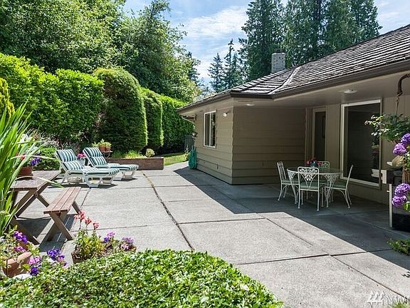 4th image of 1031 NW Elford Dr