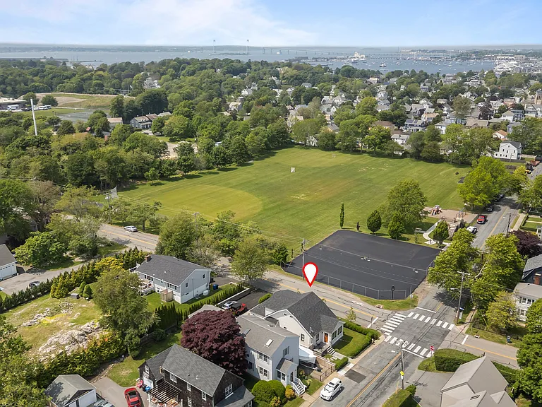 109 Carroll Ave — Photo 47