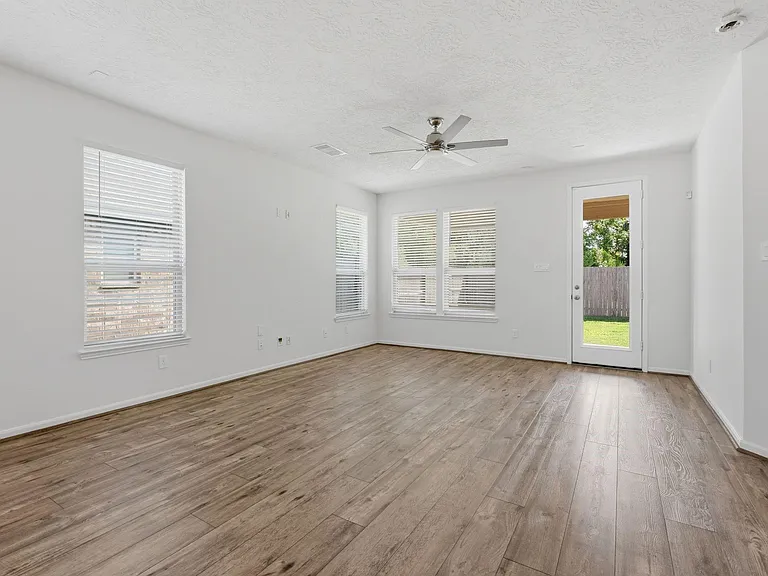 1140 Clonmore Ct — Photo 11