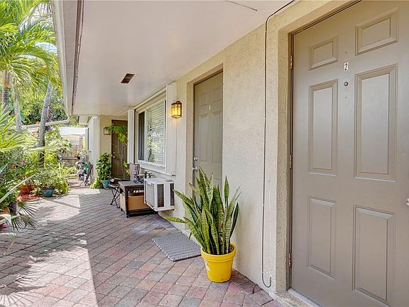 4th image of 1125 SW 15th Avenue