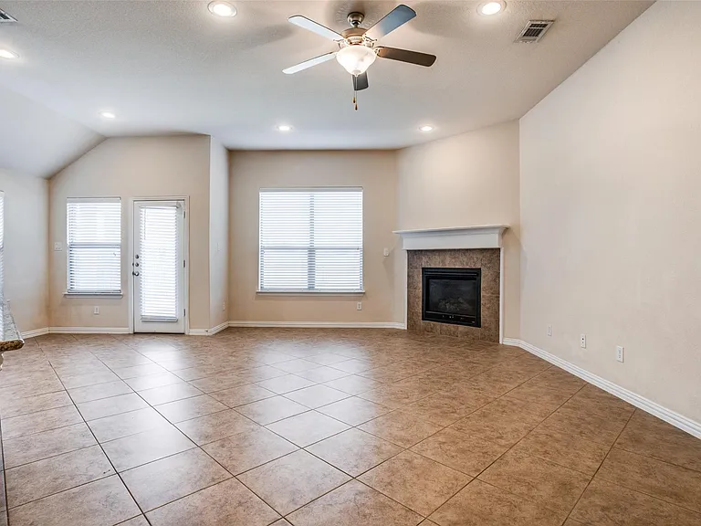 700 Golden Nugget Dr — Photo 5