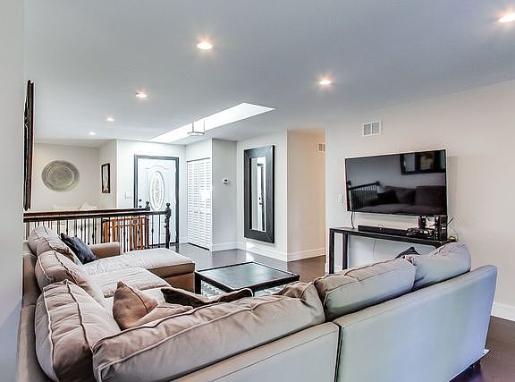 5th image of 1544 Rosewood Ave