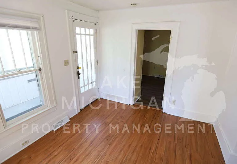 2034 Edgewood Ave NE — Photo 3