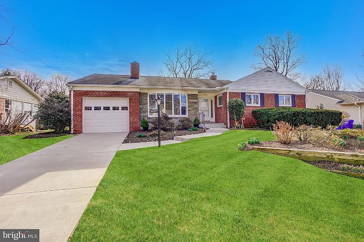 1st image of 9901 E Bexhill Dr