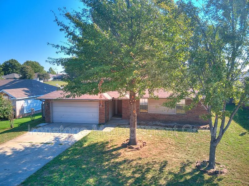 4 bed, 2.0 bath, 1629 sqft, $1,795 — Photo 2
