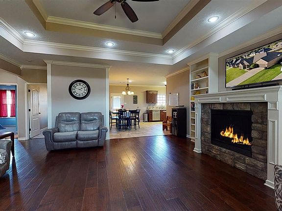 5th image of 17 Aspen Creek Dr