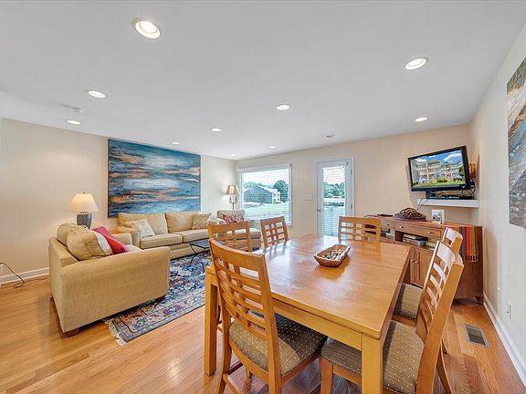 4th image of 216 Blarney Stone Ct #E-3