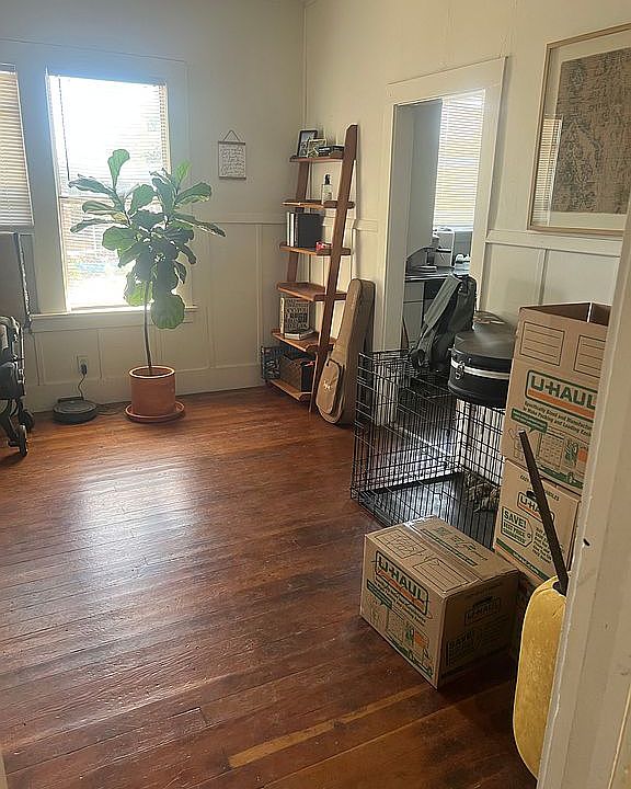 Main Living Room - 1044