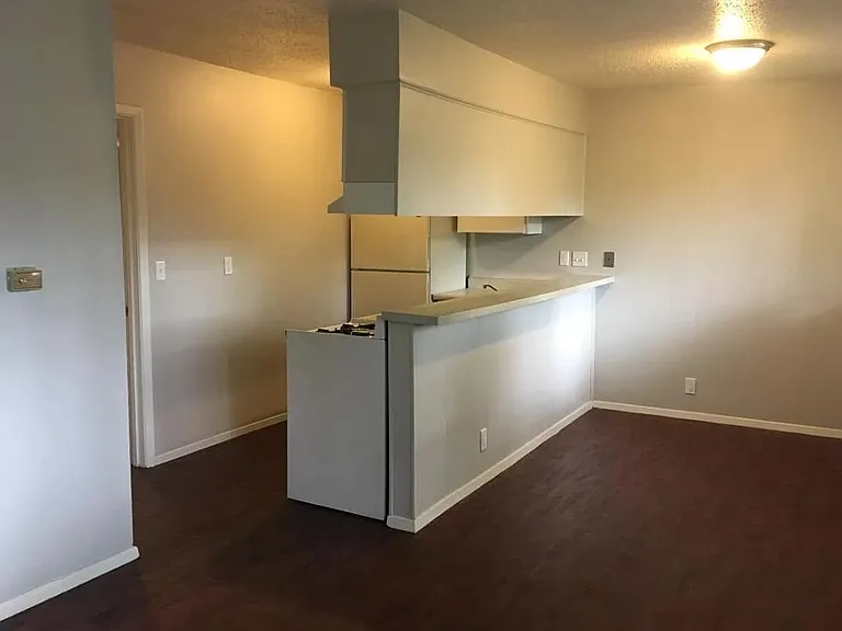 308 E 34th St #101 — Photo 3