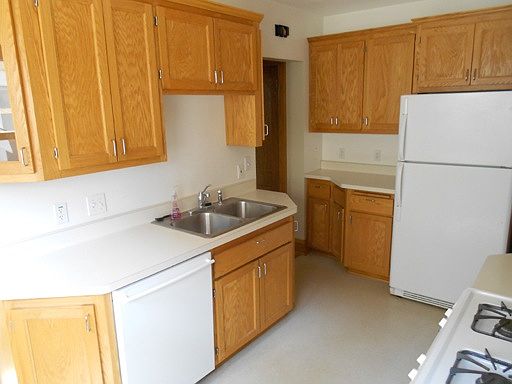 Kitchen has built in dishwasher