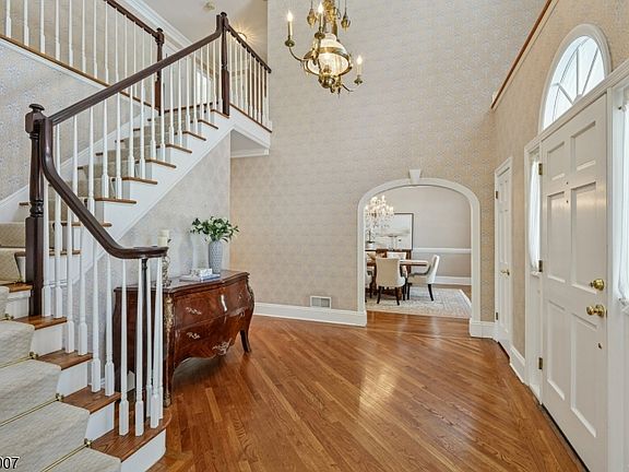 2nd image of 12 Fox Hollow Rd