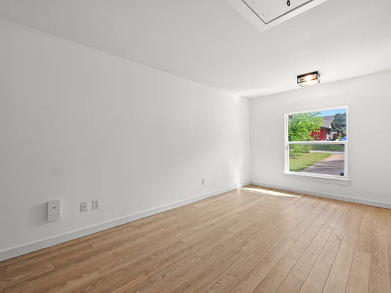 2313 Lakehurst Dr — Photo 21