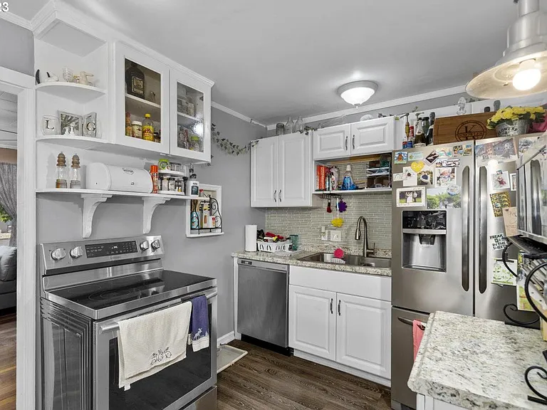 499 SW 5th Ave — Photo 9