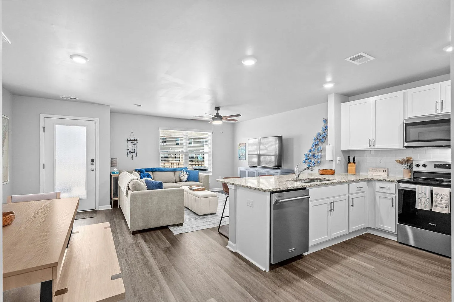 3 bed, 2.0 bath, 1442 sqft, $3,988 — Photo 1