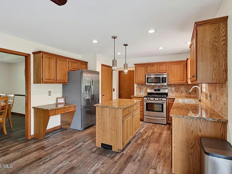 1212 Valley Bluff Rd — Photo 9