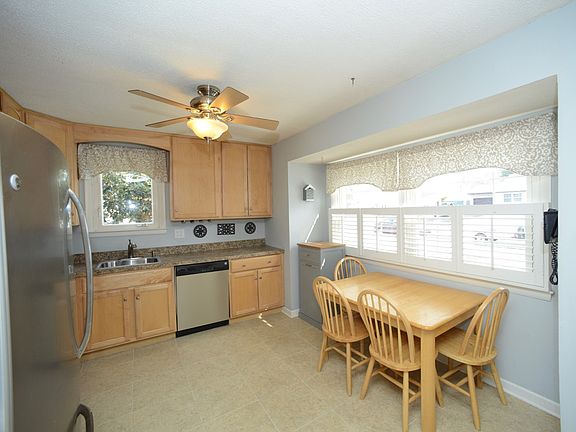 4th image of 106 Lake Dr