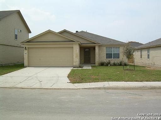 1st image of 915 Magnolia Hl