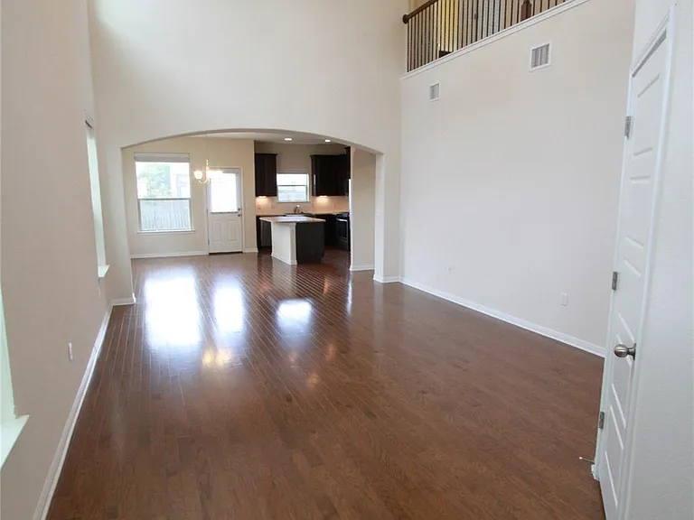 9304 Lost Bridge Ln — Photo 5