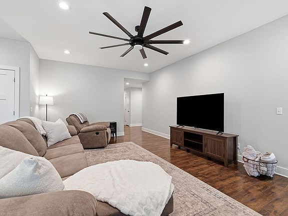5th image of 1639 Olive St