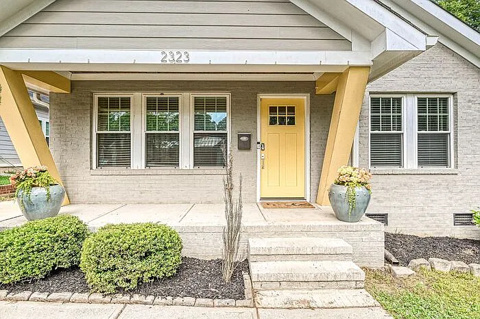 3 bed, 2.0 bath, 1436 sqft, $2,495 — Photo 2