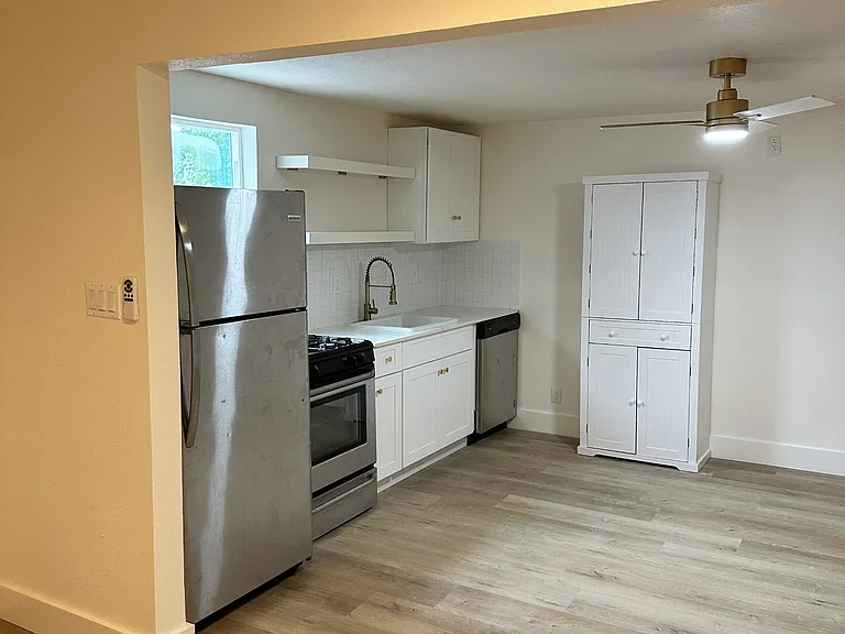 410 Randall St #9 — Photo 2