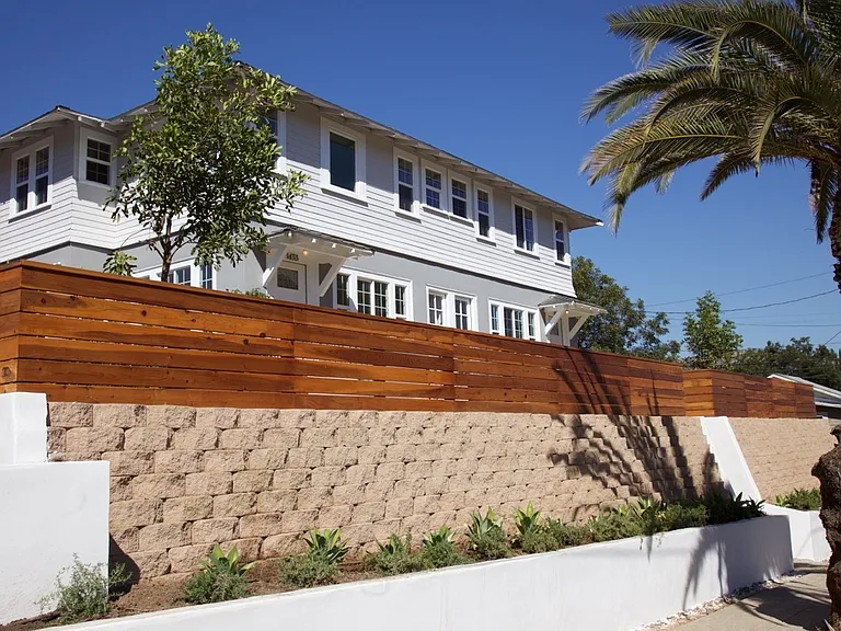 1433 Talmadge St — Photo 24