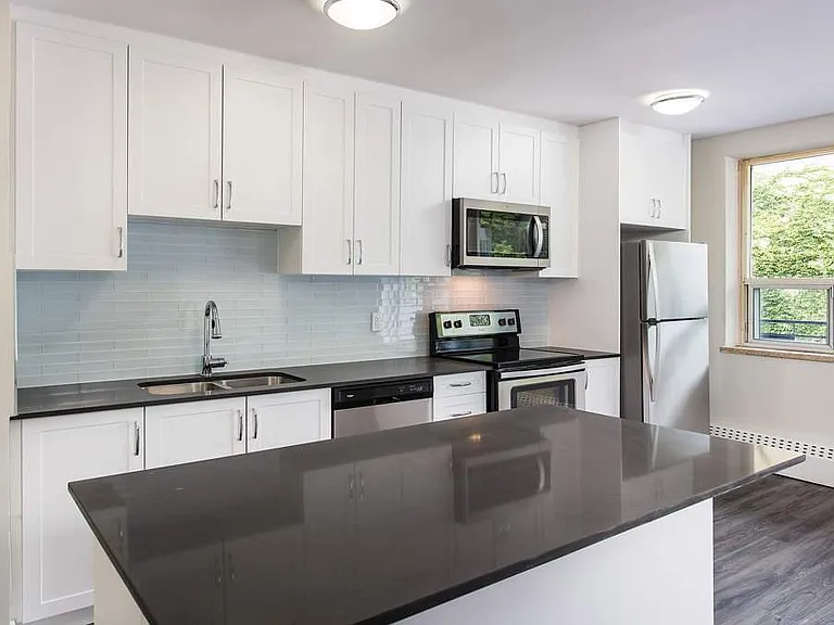 1301 Dundas St W — Photo 19