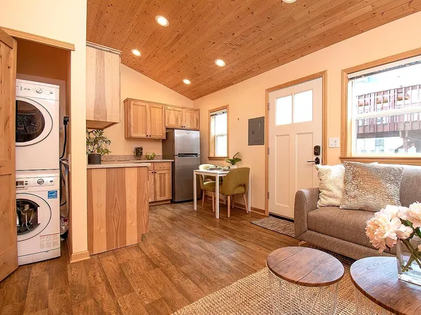 830 NE 82nd St, Seattle, WA 98115