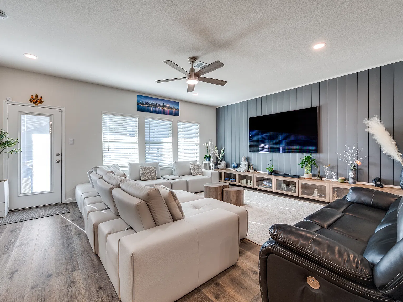 4 bed, 2583 sqft, $2,900 — Photo 4
