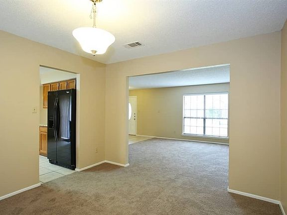 3rd image of 3716 Windsong Ln