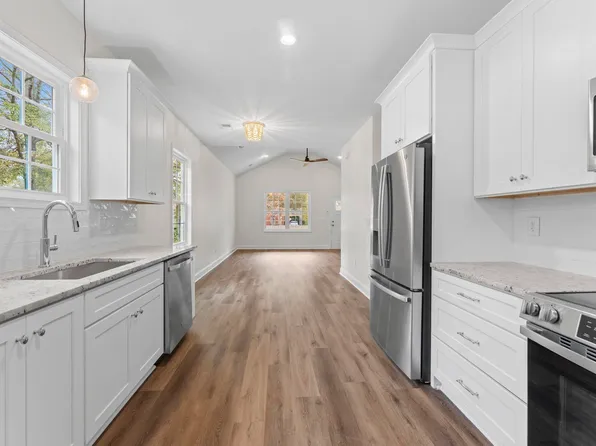 125 S East Ave, Leesville, SC 29070