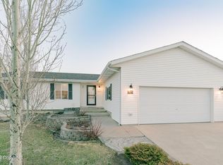 1425 Beaver Dr, Gillette, WY 82718