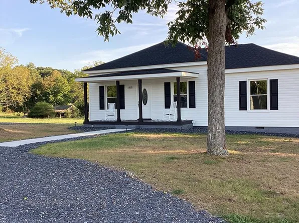 1809 Bragg Ave, Victoria, VA 23974