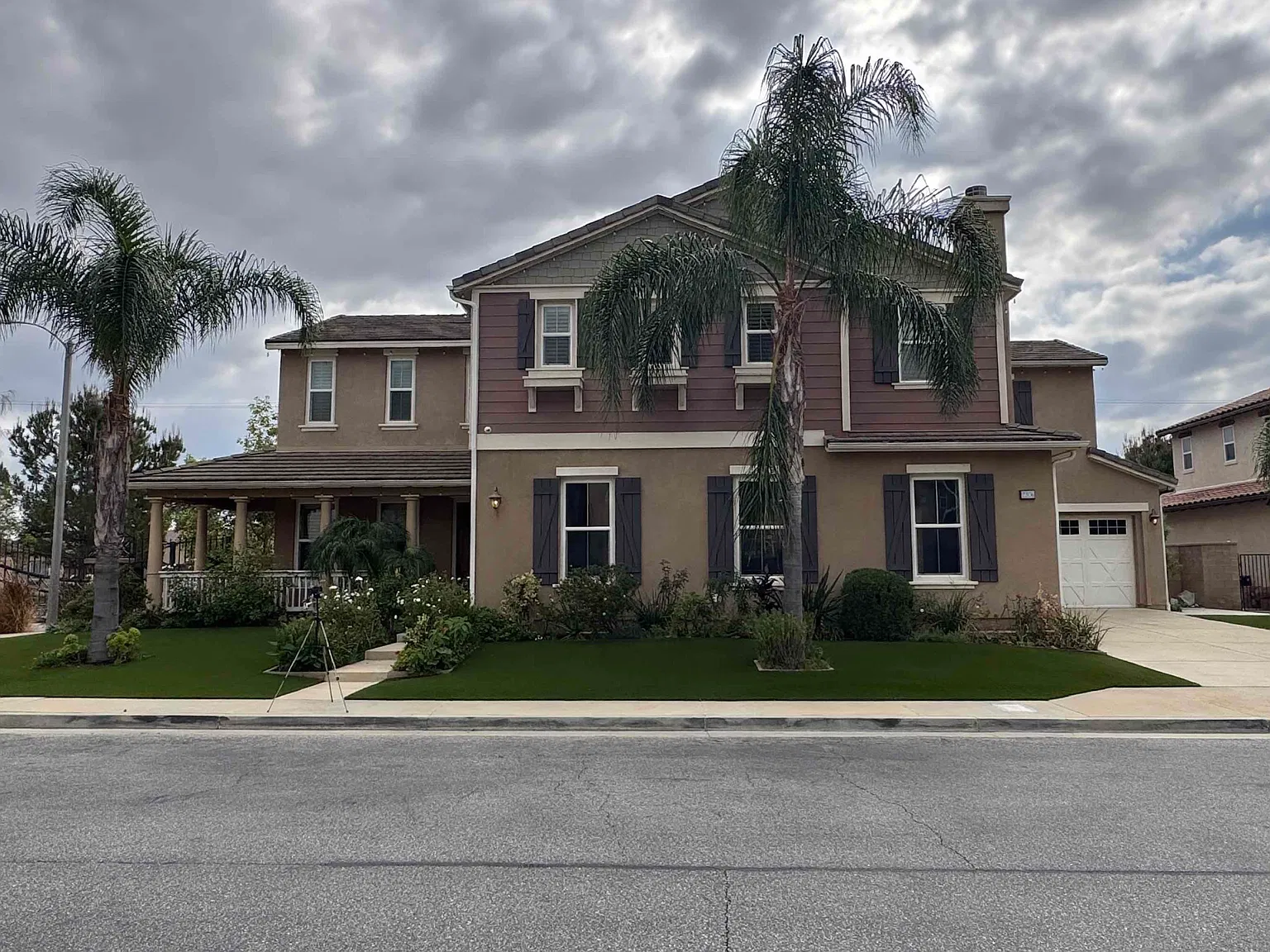 5 bed, 4200 sqft, $7,900 — Photo 1