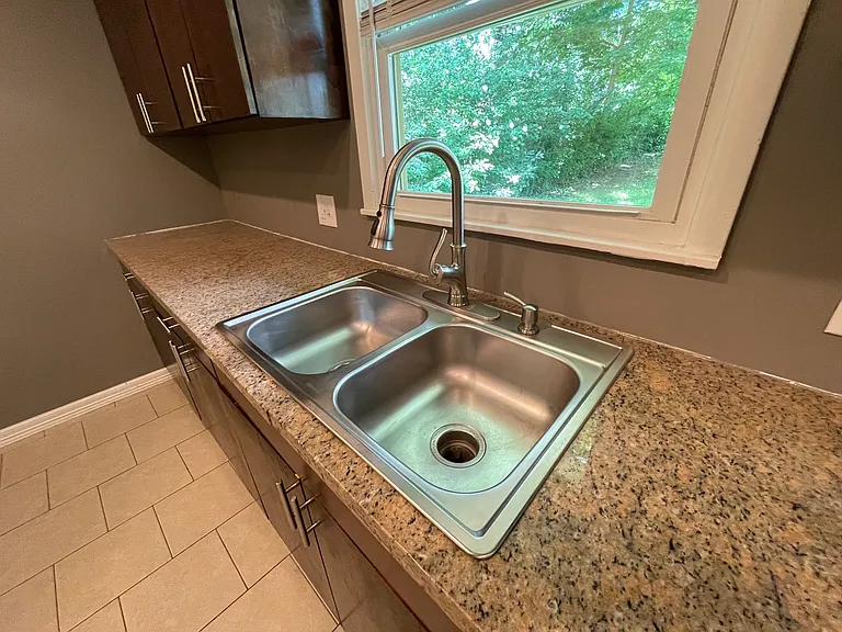 2424 S Dollison Ave — Photo 7