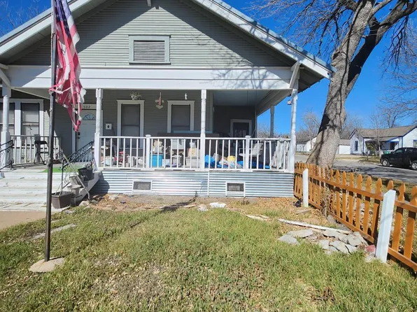 502 W 4th St, Taylor, TX 76574