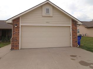 1802 Clover Dr, Junction City, KS 66441