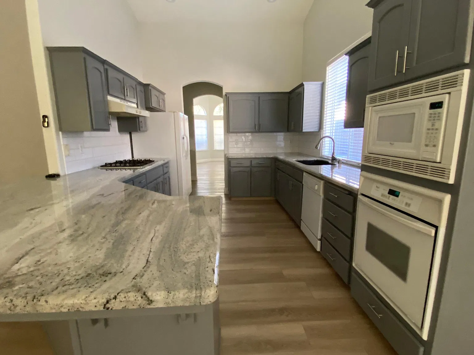 3 bed, 2269 sqft, $2,700 — Photo 3