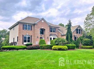 9 Woodmere Rd, Monroe Township, NJ 08831