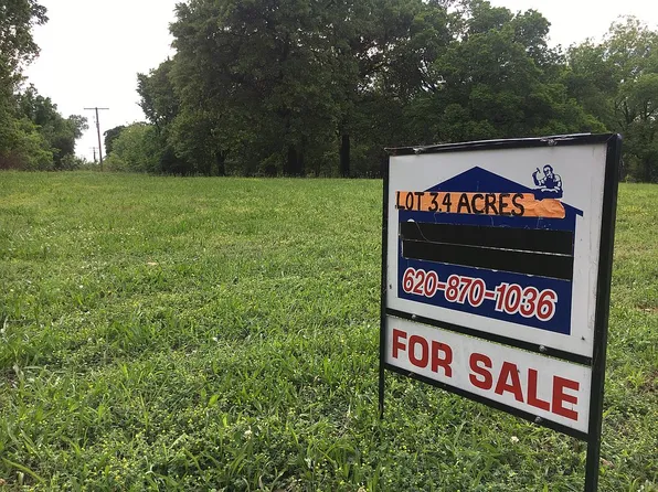 100 Woodland Rd, Coffeyville, KS 67337