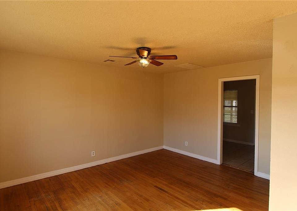 1st image of 3301 SE 19th St
