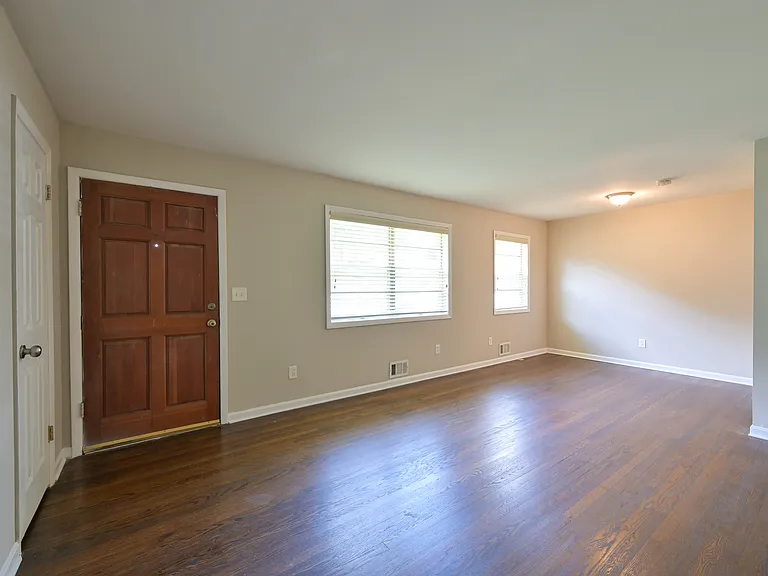 2075 Claude St NW — Photo 3