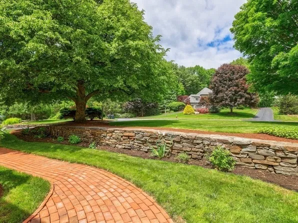 7 Village Green Ln, Holden, MA 01520