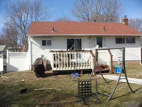 5th image of 9 Surrey Dr