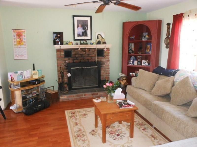 1st image of 11 Club House Sq S