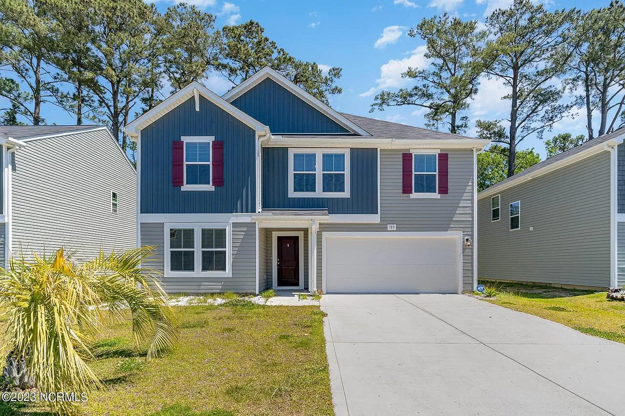 4 bed, 2.5 bath, 2433 sqft, $2,400 — Photo 1