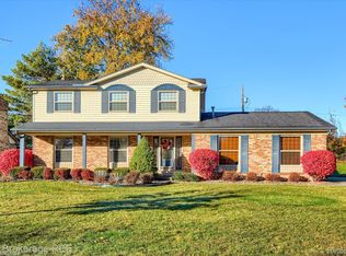 12882 Croftshire Dr, Grand Blanc, MI 48439