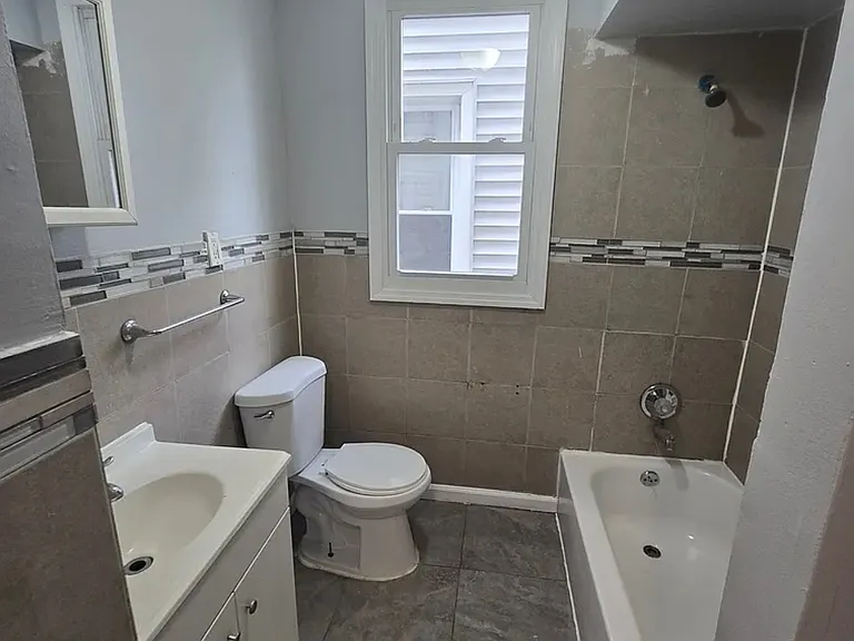 380 Sanford Ave #1L — Photo 4