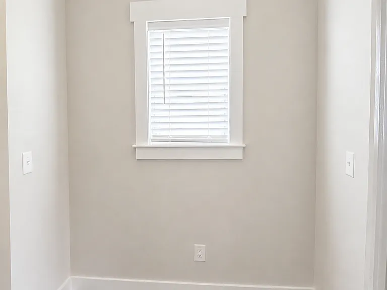 7565 Highborne Ln — Photo 10