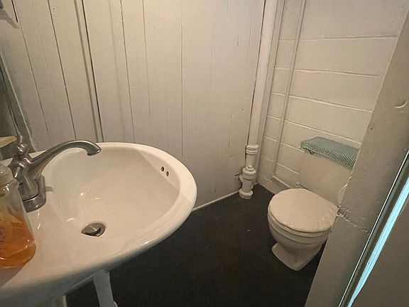 basement 1/2 bath